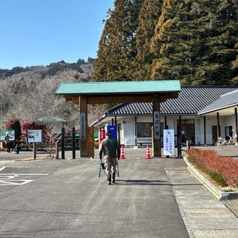 深山山麓少年の森🌳　立派な公園になりました。
ここの駐車場🅿️に車を止めて、スタート。
キレイなウォシュレット付きトイレ🚽あり。