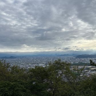 まだ、曇ってるね。