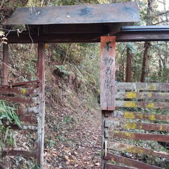 ボロボロの入口