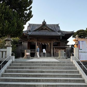 森戸神社。土曜日だったので参拝客が多かったです。
