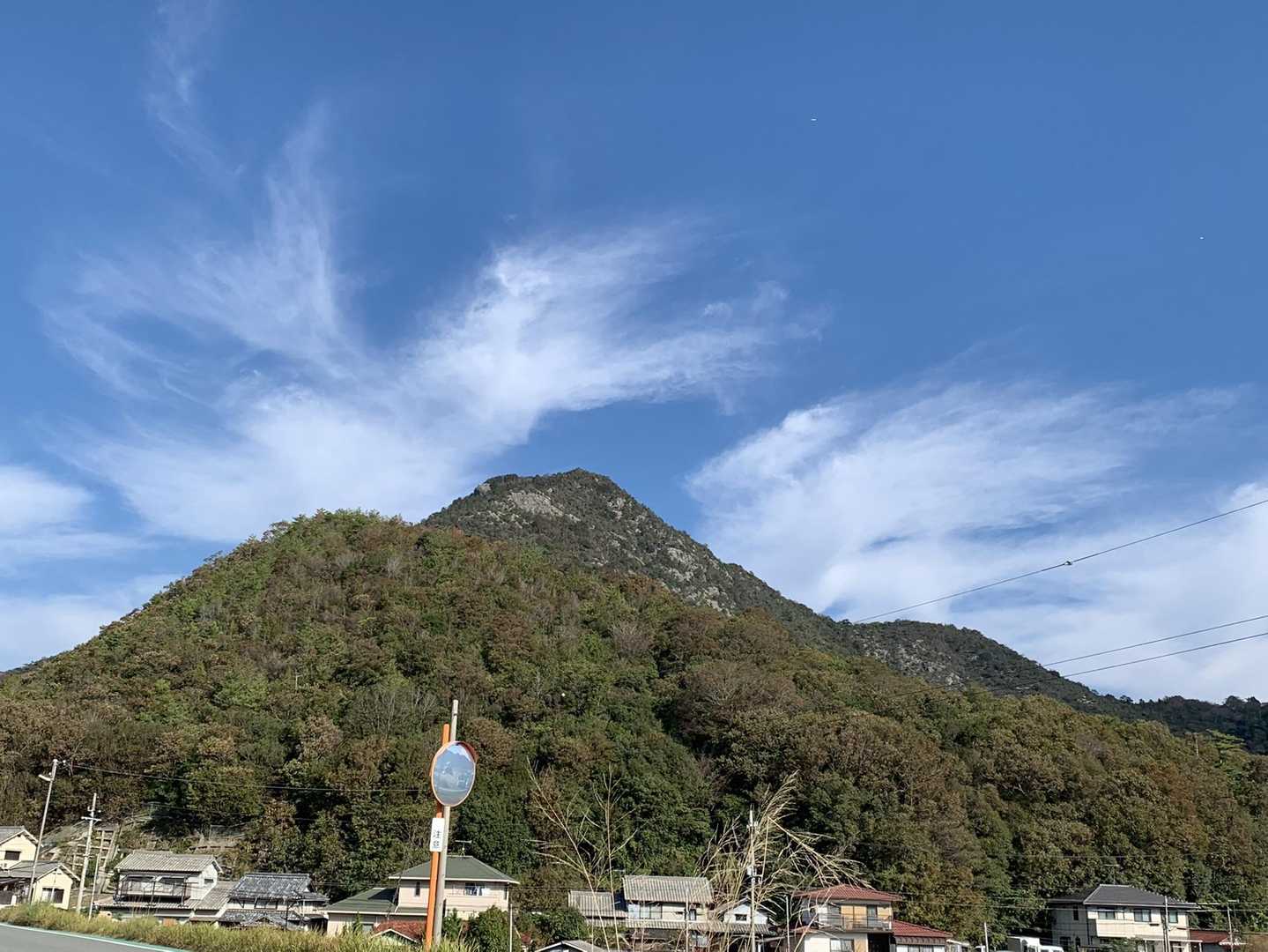 駐車場から、これから登る尼子山