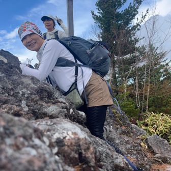 高峰山山頂。
自動シャッターにギリセーフ💦