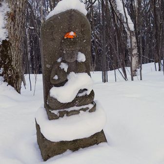 頭の上にミカンの皮！？😱
人様や仏様の頭の上にミカンの皮なんて載せてはいけません…というかゴミは持ち帰れ😑撤去。