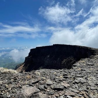 硫黄岳の火口