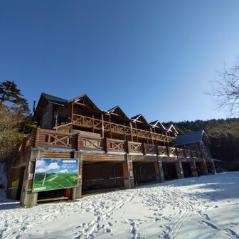 冬季休業中の萬岳荘に到着しました❗