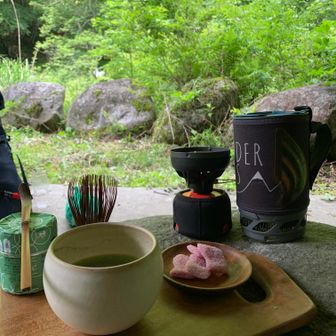 バス停でとりあえず一服。

バスが走ってないので歩いて菅の台まで戻ります。