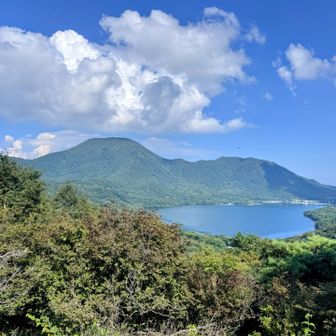 サムネは対岸の登山道から見た黒檜山と駒ヶ岳
