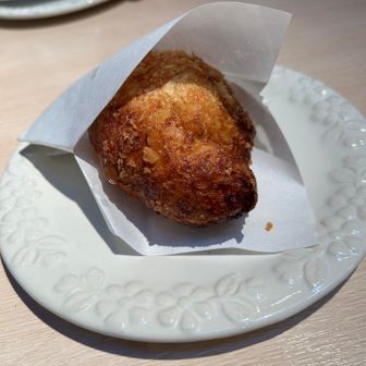 クアハウス山小屋の鹿肉カレーパン
オーダーしてから揚げてくれます。
側の揚げパンも具も美味しい。