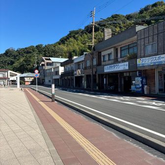 桜島の駅前通り的な(駅舎はありませんが)
