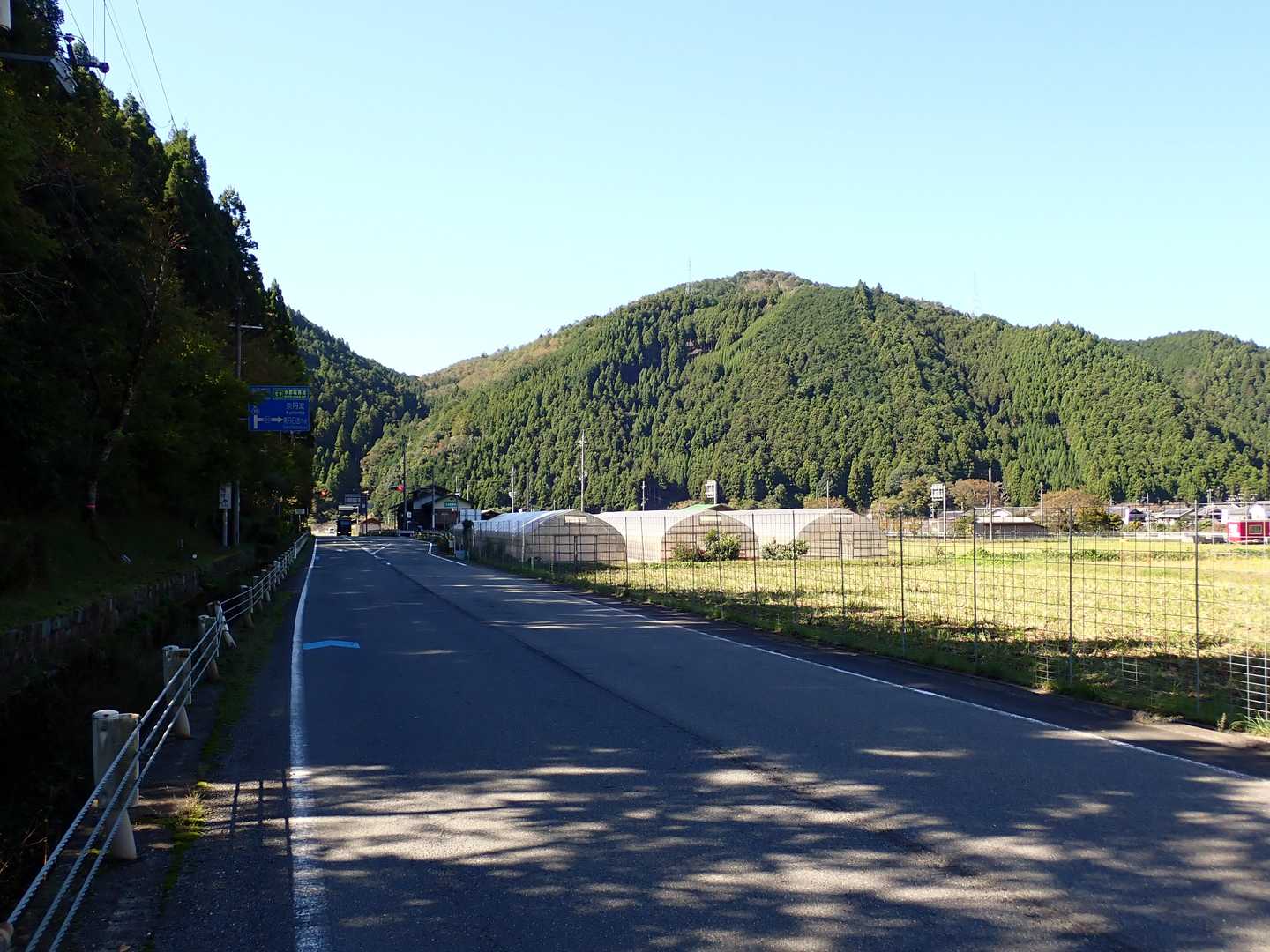 少し車道を歩く。