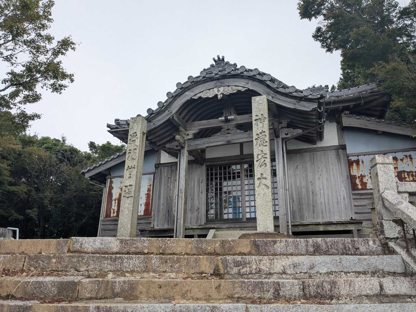 霧峰神社。ここで田布施から来られた方と談笑。四国八十八カ所巡りの話も聞けて、とても興味深い内容だった
