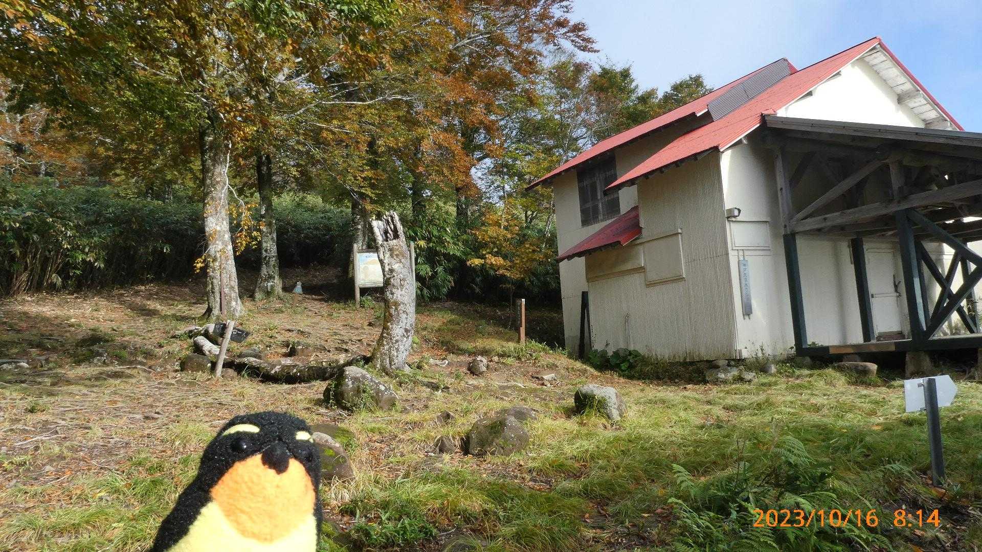 神大ヒュッテに到着しました。
あと1.0ｋｍです。
