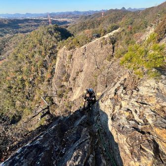 2ピッチ目は私がリード。
高感度あるリッジに乗り出したが、グローリーな光を浴びて、エンドルフィンがドバァ。