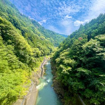 白丸ダムから。左に見えているのは魚道です