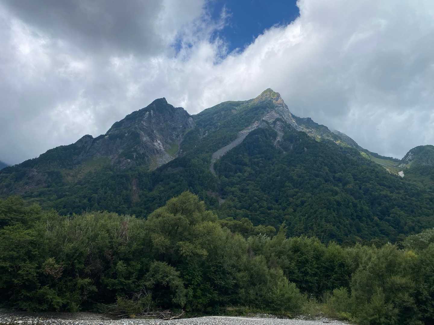 そして下山。上高地人多かった〜。写真は明神岳