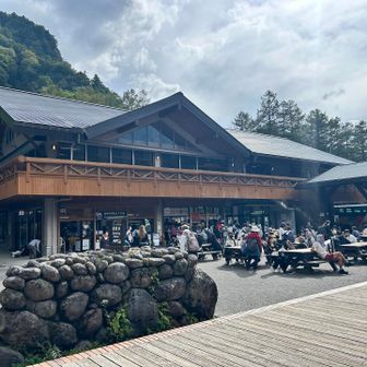 上高地バス停に無事到着！
疲れたけど久しぶりに充実した山行でした！
楽しかった😊

雨とかヒルとか蜘蛛の巣とかいらんねん！(笑)

次は立山か後立山に行けたら🙏
お疲れ様でした♪👍