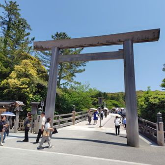 暑い路上歩いて皇大神宮（内宮）へ
