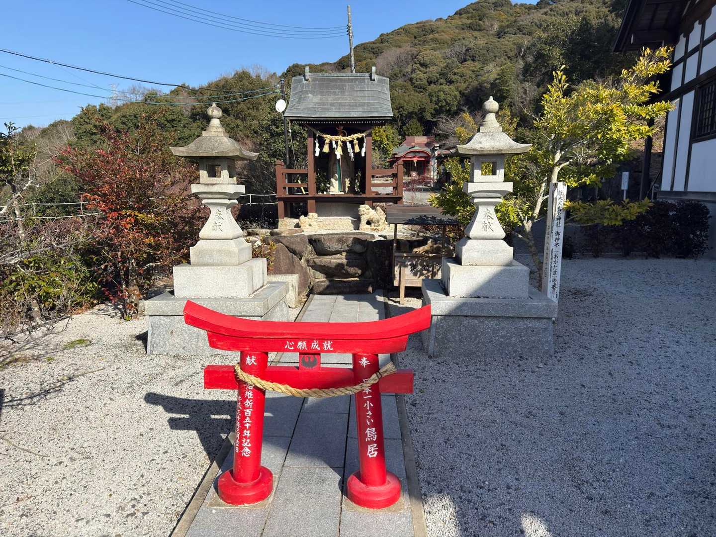 日本一小さい鳥居⛩️
私はくぐれません😭