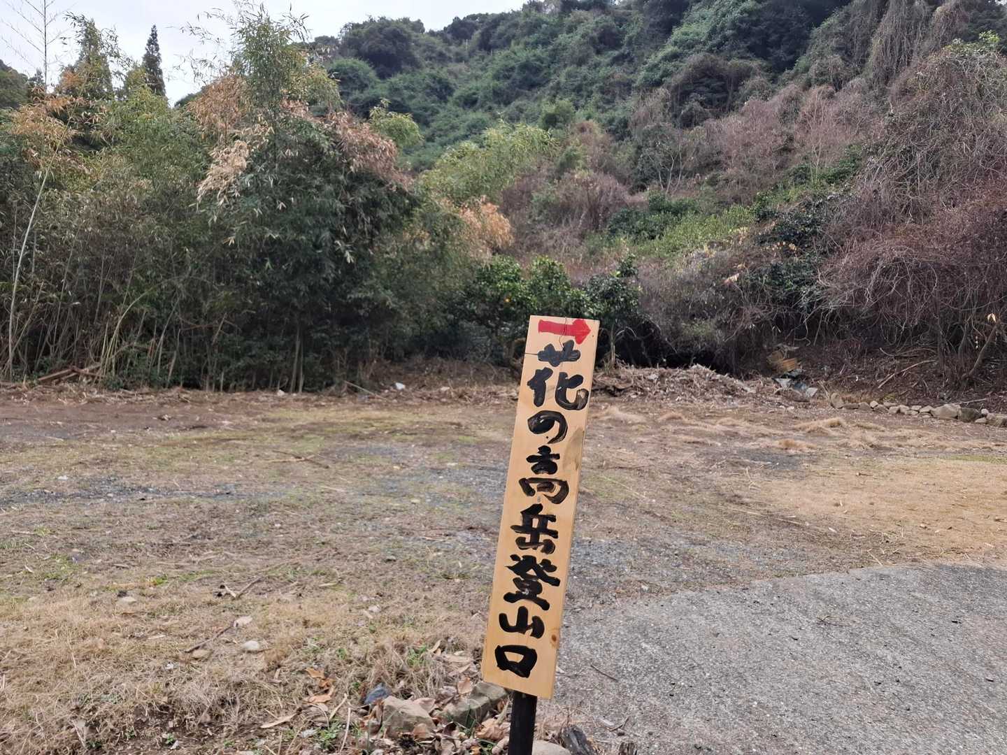 3台くらい停められる駐車場🅿️もありますが、入り口の段差があるので、お気をつけて～