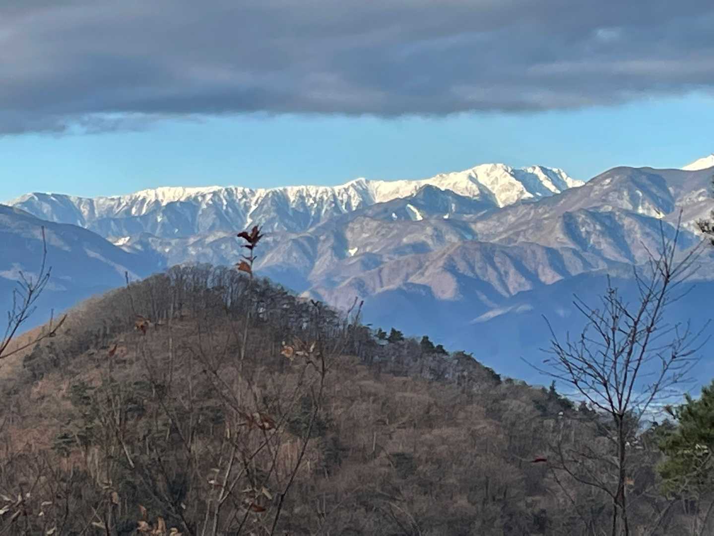 ここからは西農鳥岳(だと思います)や、