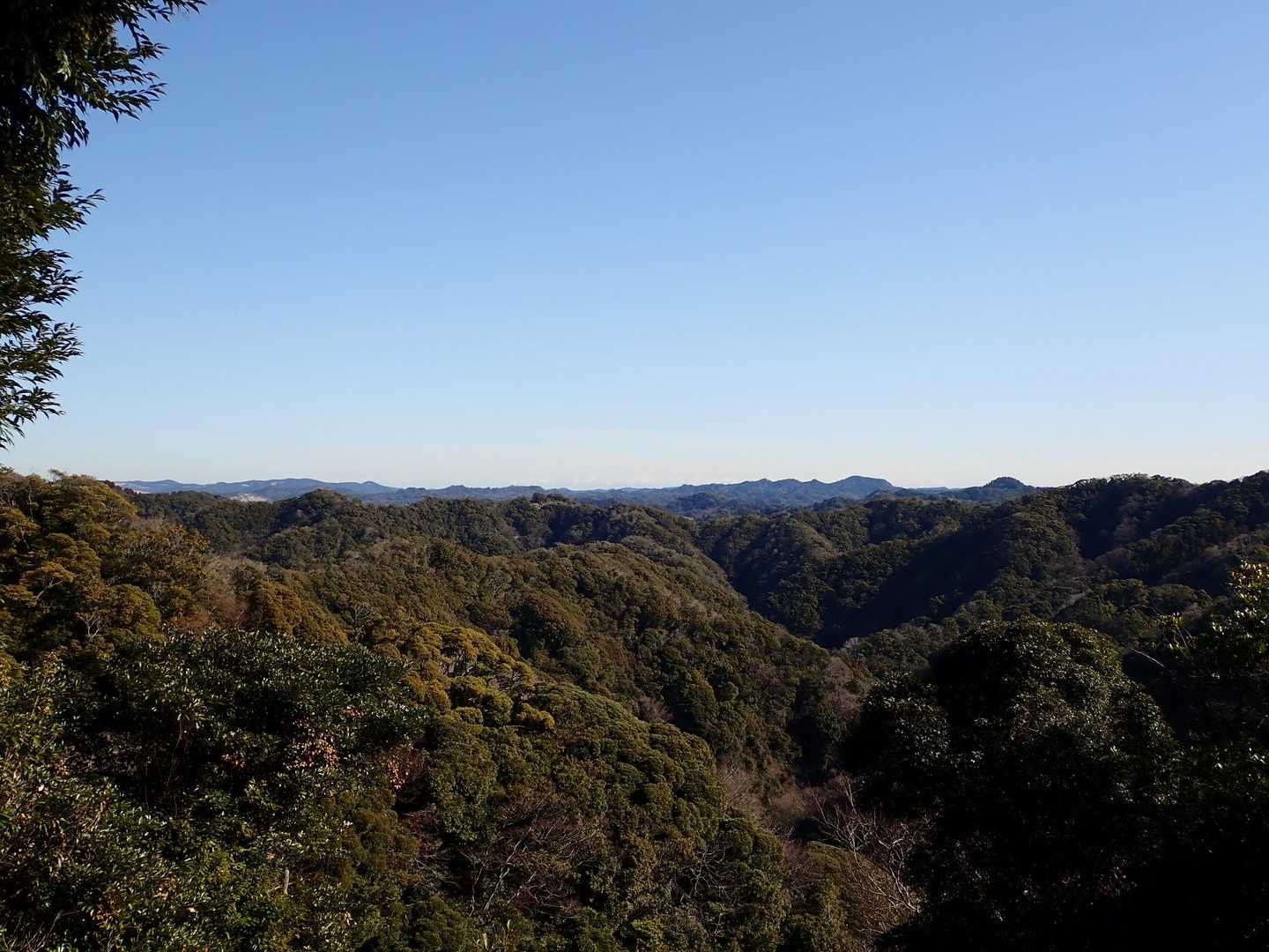 正面は八良塚や石尊山