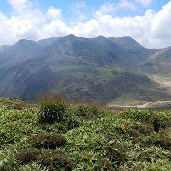 南峰から九重連山