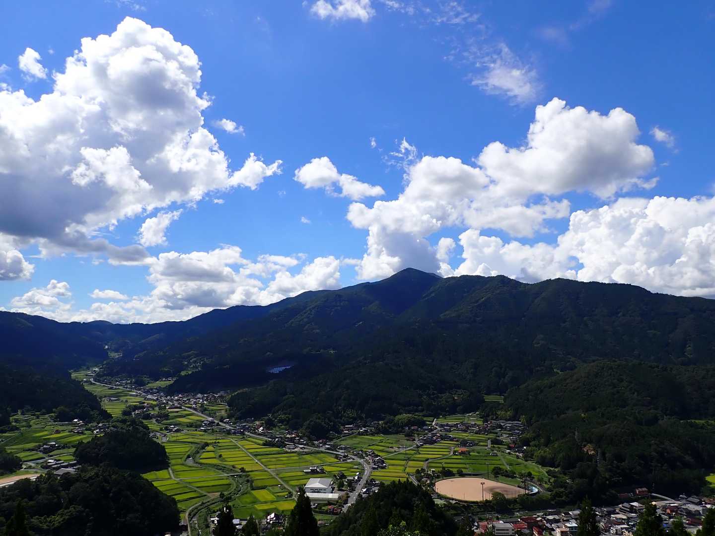 景色ええで！あのグランドはメイプルスタジアムね