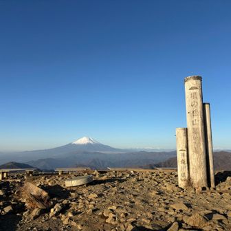 山頂は広くて眺望がサイコー