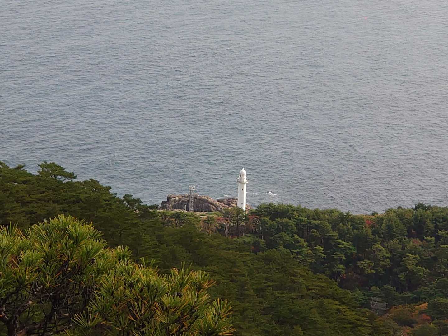 魹ヶ崎灯台を拡大