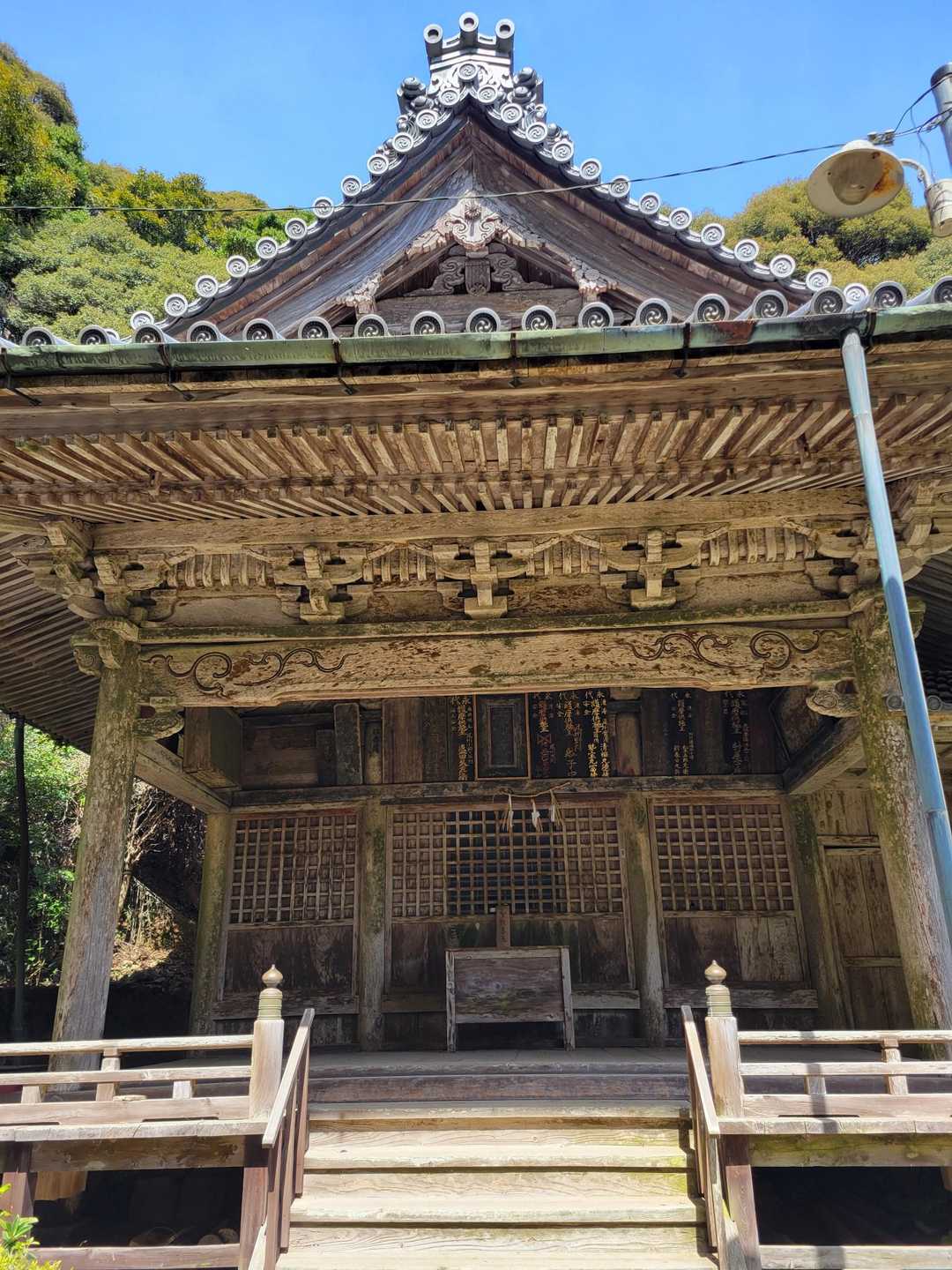 歴史を感じるお寺さんです