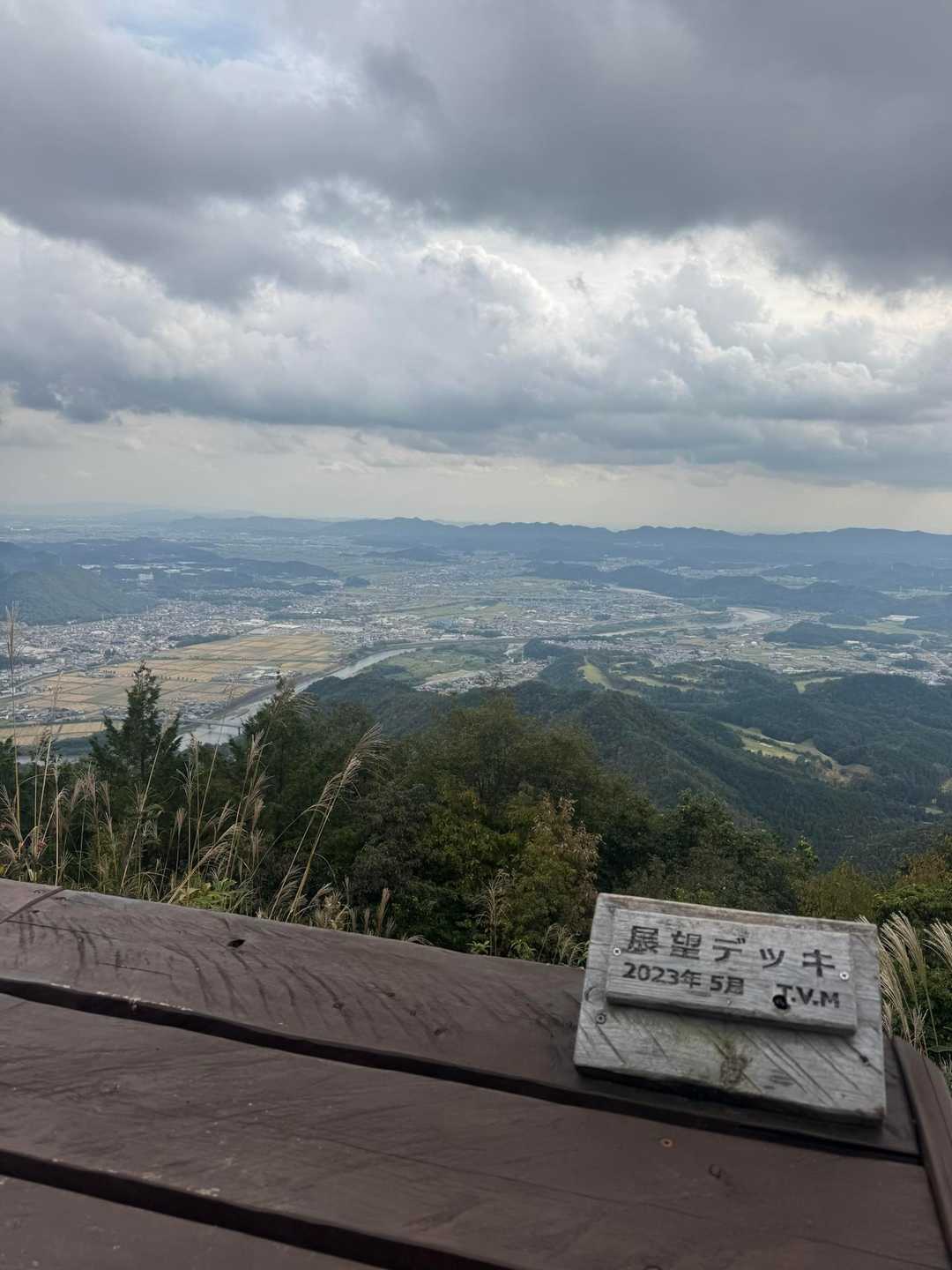 雲多めだけど風もなくて
山頂でまったりするにはちょうどよかった🥰

