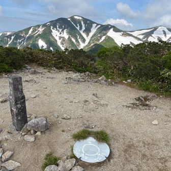やっとのことで小朝日岳到着
いい🙋‍♂️