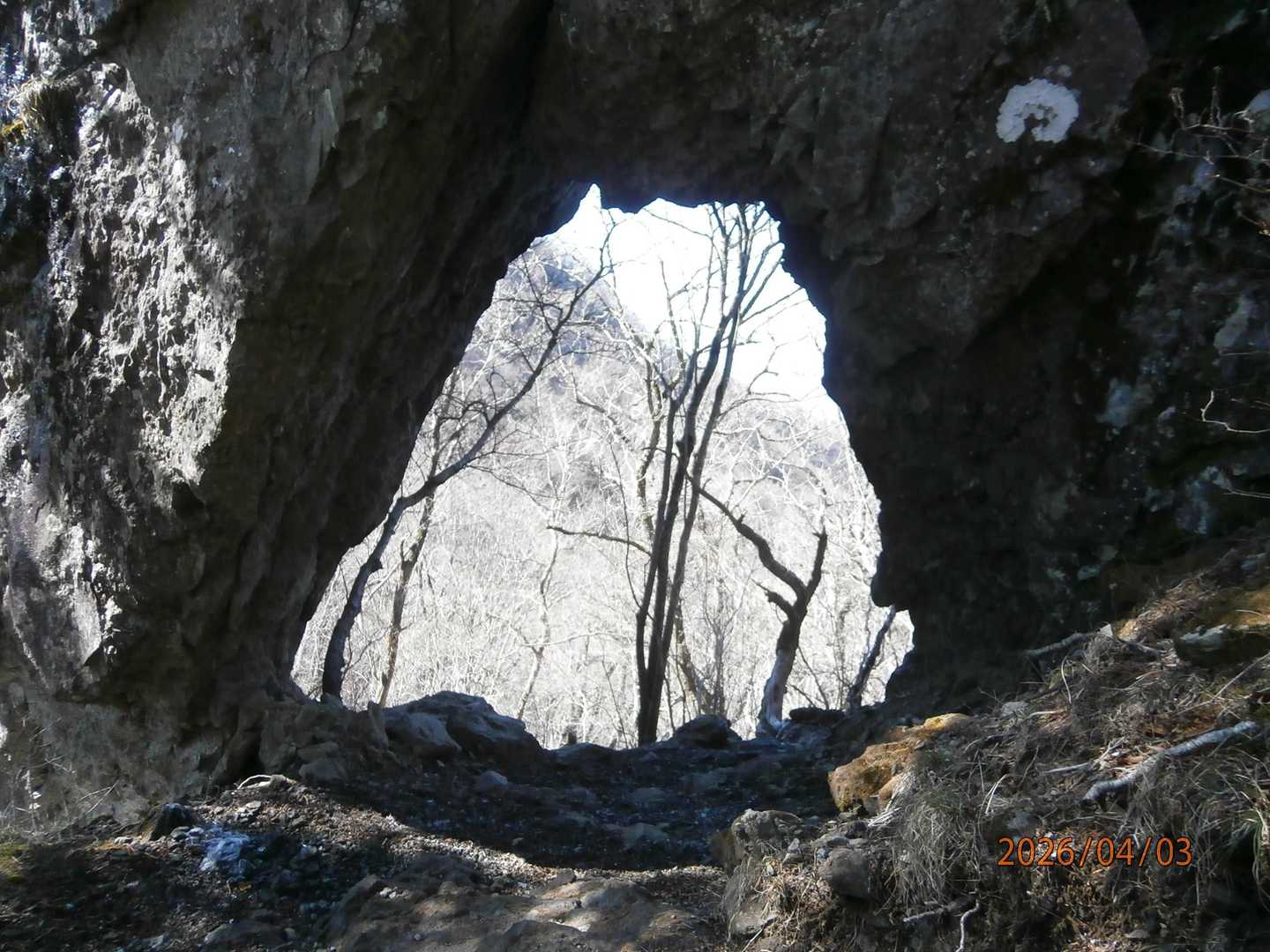 途中の大きな岩門
記憶に薄いです