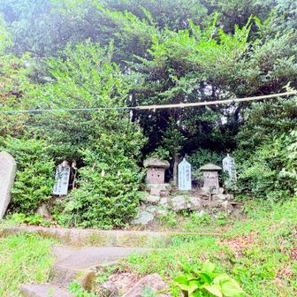　　　下りていくと神社⛩️