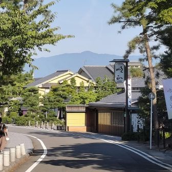 参道から愛宕山