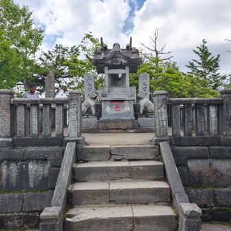 妙法ヶ岳
三峰神社の奥の院です