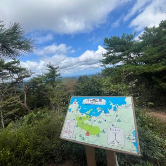 山頂は広々していて眺めもなかなか良し👍