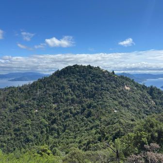 真正面には弥山