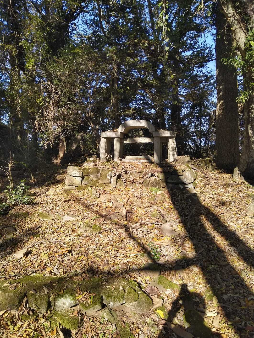 16_祠のようなものがありましたが、中身は無さそう💧