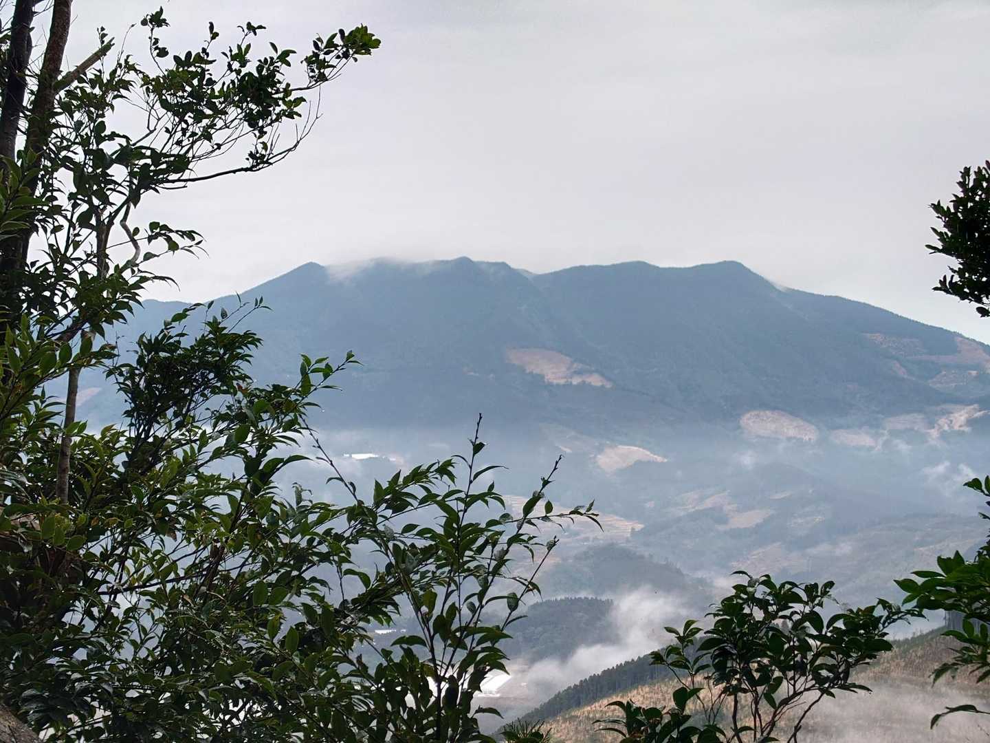 往路では見えなかった小松山
