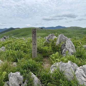 剣山標柱　標高302m