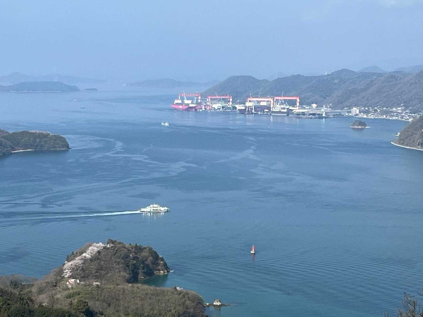 造船所🚢と行き交う船🚢