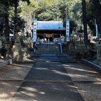 白山神社本殿に参拝。