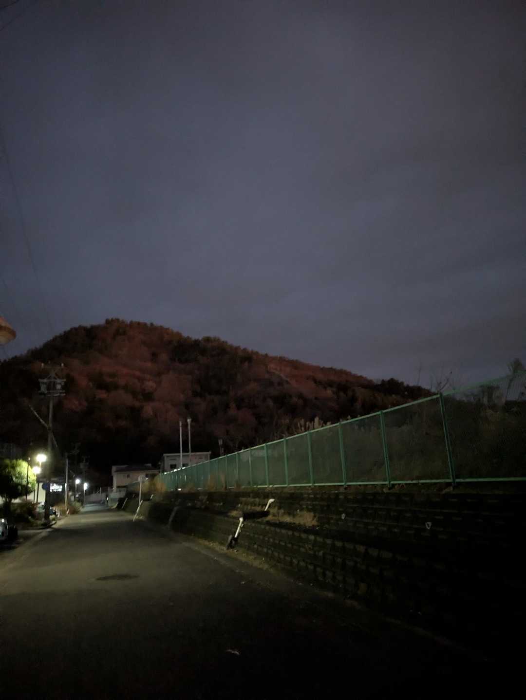 登り納めに登った山、今朝は一人で登山開始