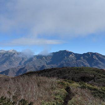 経ヶ岳・法恩寺山 思いがけず立派な避難小屋