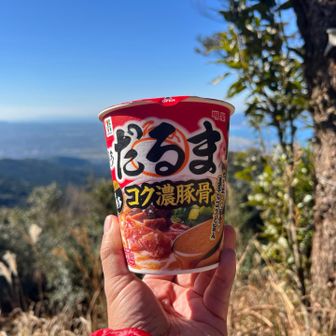 山頂ラーメンはコレ。周りが気になるくらい油のケモノ臭が凄かった。自分的に有りですが。