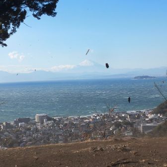 でも強風で、粉塵がすごい！目が開けられないほど
