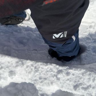 ツボ足でロード歩けるかなと思ったが
ズボズボ