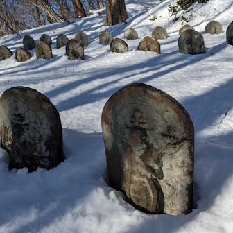 お地蔵様たち三十三体はなぜここにあるのか記録に無いらしい