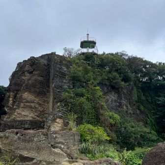 上にある展望台を目指します。